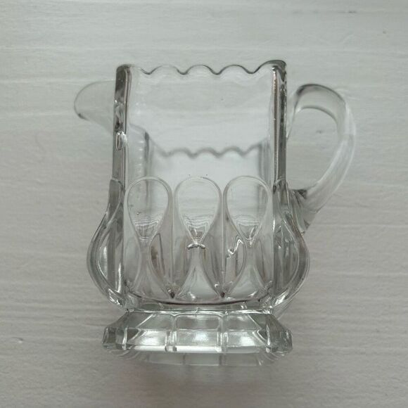 Vintage Early American Pattern Victorian Creamer Pitcher Container Clear Glass - Picture 5 of 5